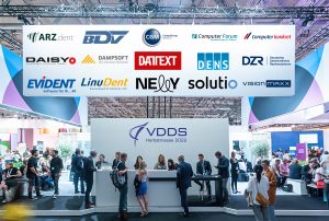 Die VDDS Herbstmesse 2022 soll nochmals erweiterte Möglichkeiten bieten, fokussiert mit den Experten aus der Dentalsoftware-Branche in Kontakt zu treten und sich aus erster Hand über aktuelle Trends und Lösungen zu informieren.