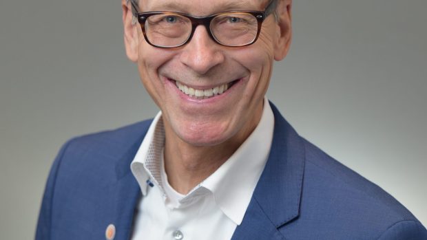 Univ.-Prof. Dr. Dr. Søren Jepsen, Direktor der Poliklinik für Parodontologie, Zahnerhaltung und Präventive Zahnheilkunde an der Universität Bonn