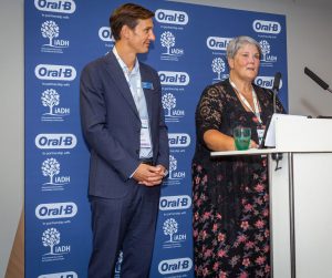 Oral-B® gibt Partnerschaft mit der iADH bekannt