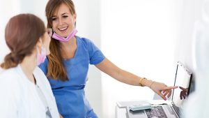 Kommunikation im Medizinwesen: Was Praxisteams jetzt wirklich wissen müssen