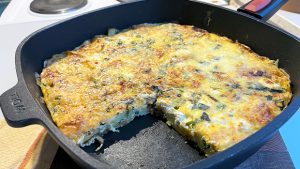 Bärlauch-Frittata mit Feta: Herzhaft, lecker und vielseitig