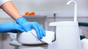 Praxishygiene: Wischdesinfektion im Fokus der Behörden